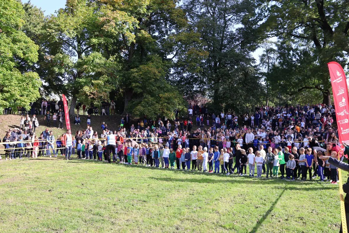 Mnoštvo sudionika na Jesenskom krosu